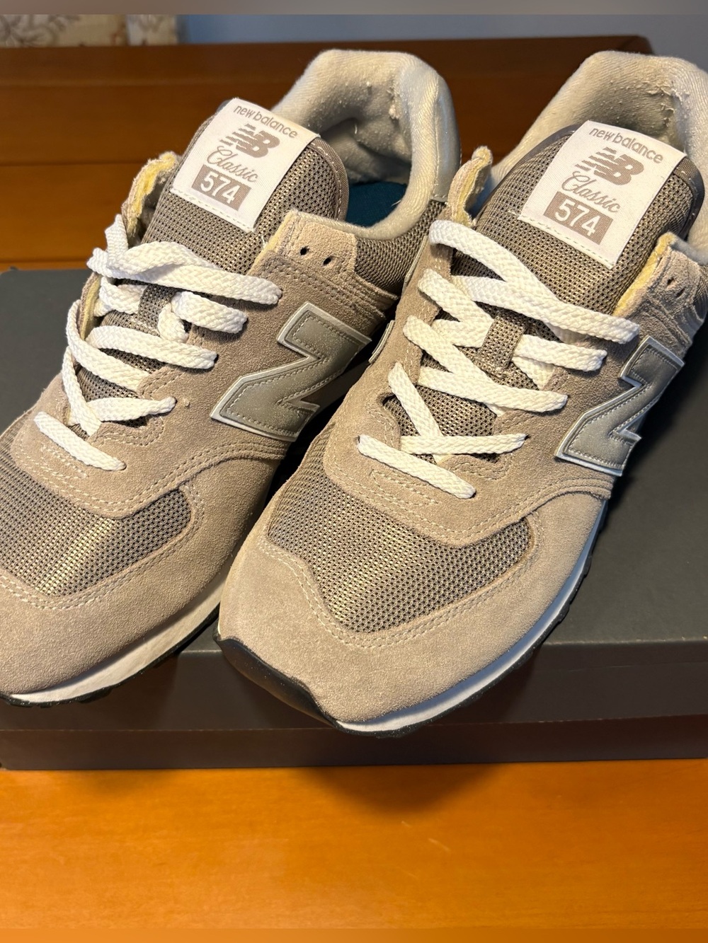 New Balance 574 men’s sneaker gray and white size 9.5